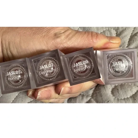 Joah NWT By Kiss Air Light Satin Lipstick Pack Of 4 - Picture 4 of 6